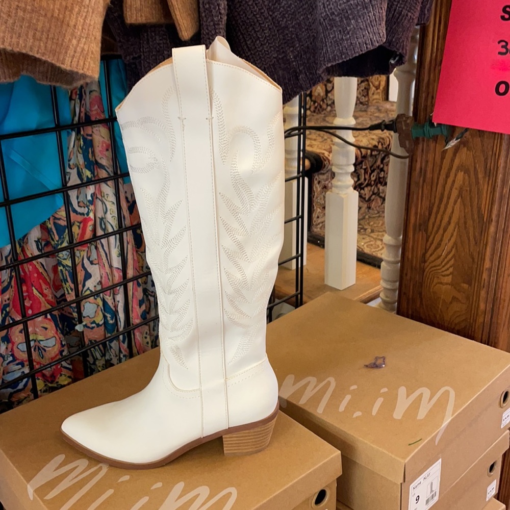 Women’s White Knee Boot